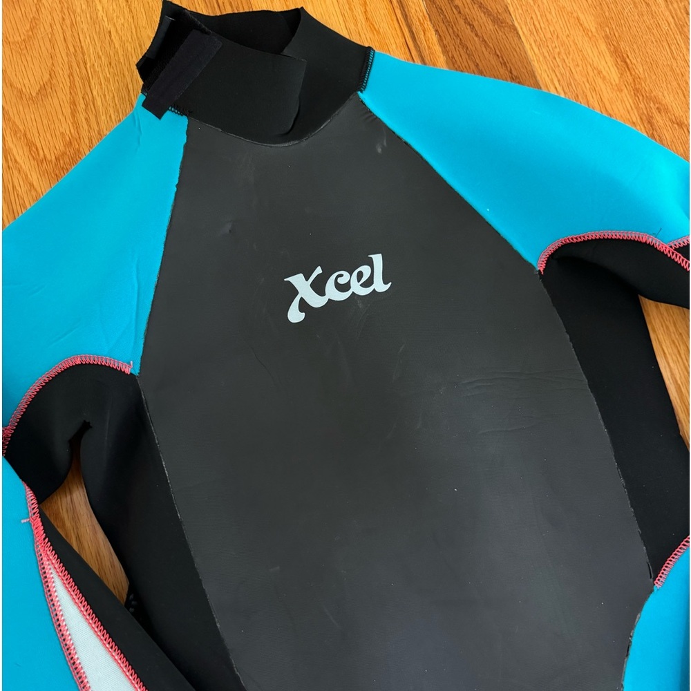 Xcel girls 3/2 full wet suit size 12